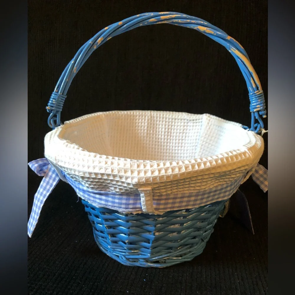 10936 VINTAGE Blue Wicker Basket With White Basket Liner Gingham Bows